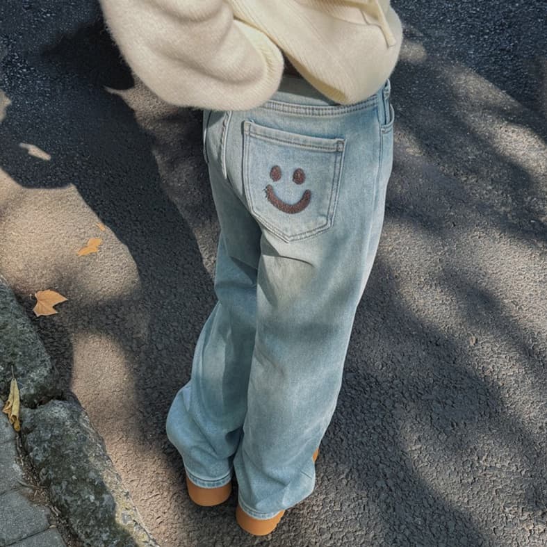 にこにこ刺繍ポケットストレートデニム
