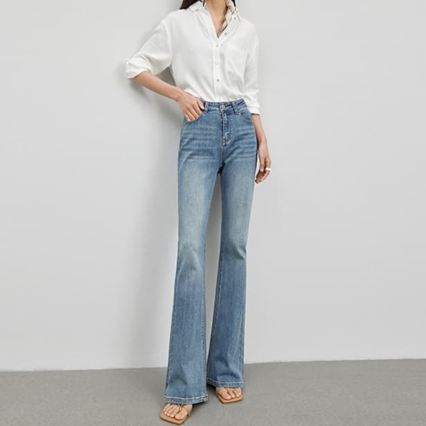 レディースジーンズパンツ　ストレート美脚デニムパンツ