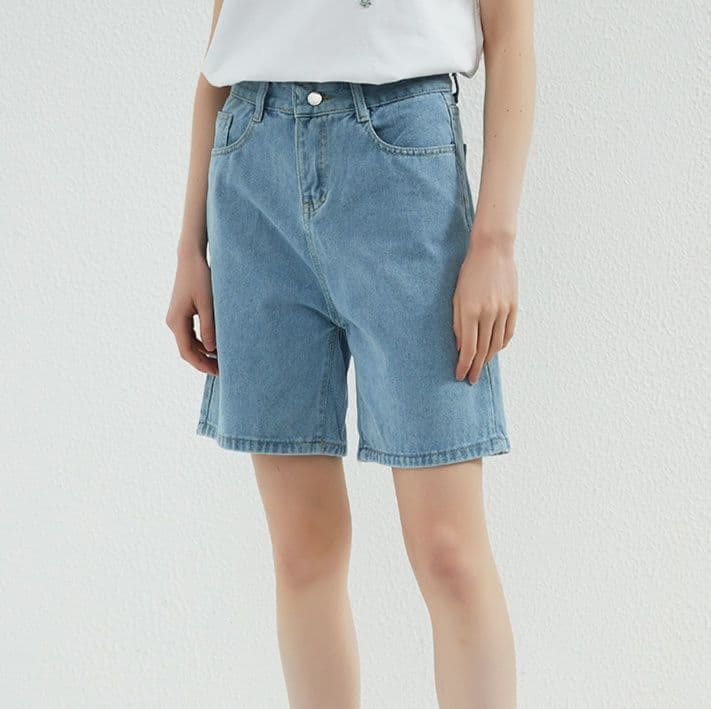 レディース ジーンズ すっきりシルエット デニムショートパンツ