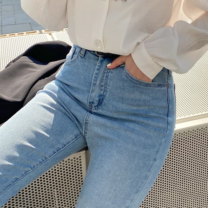 レディース ジーンズ 美脚効果抜群スリムストレートデニムパンツ