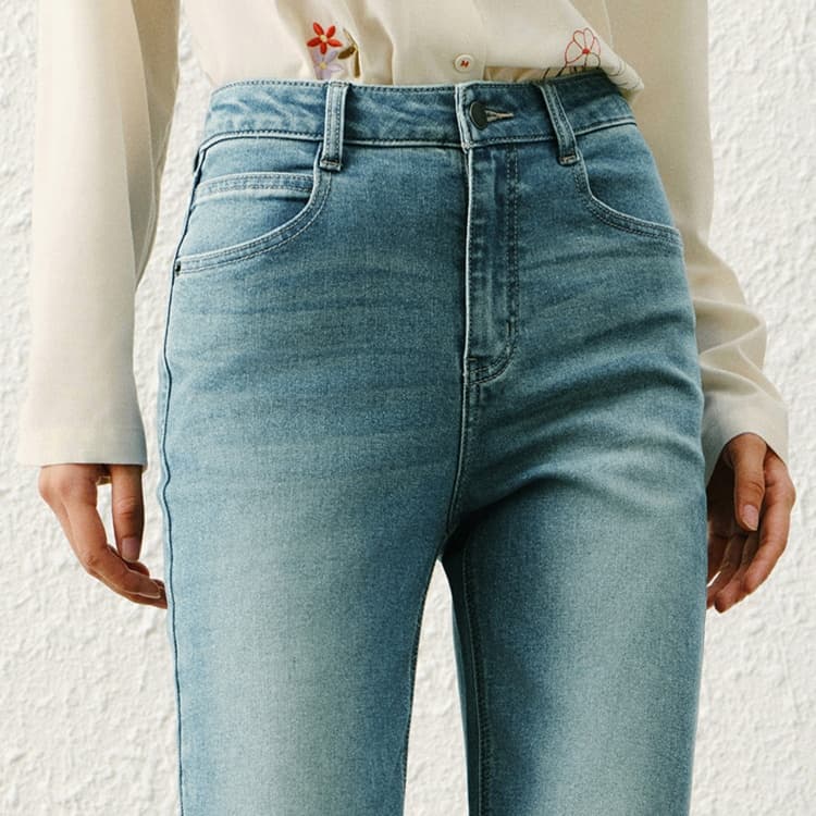 レディースジーンズパンツ すっきりシルエット 裾切りっぱなしストレートデニム